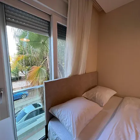 Spacious Flat Close To Sea'4' Apartment *