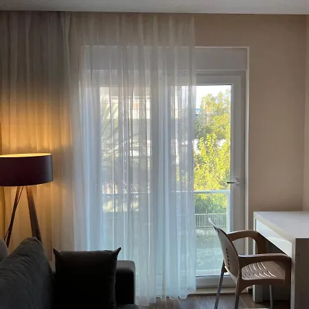 Spacious Flat Close To Sea'4' Apartment