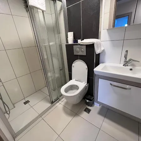 Spacious Flat Close To Sea'4' Apartment